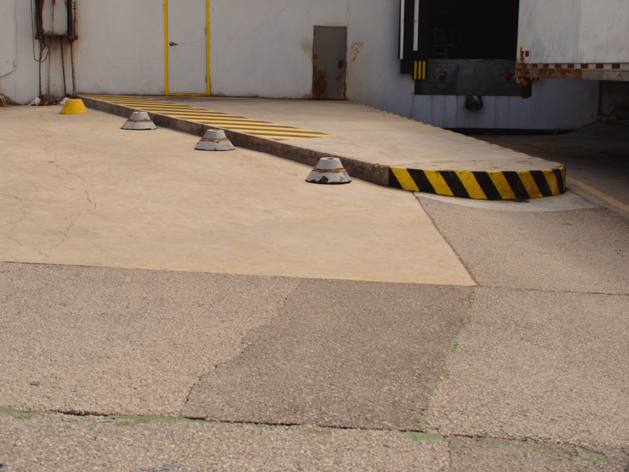 Loading docks & aprons