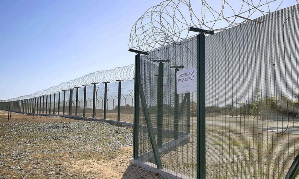 358-Rigid-Mesh-High-Security-Fencing-LPS1175-Securus-SR1-Razor-Wire-1300x918